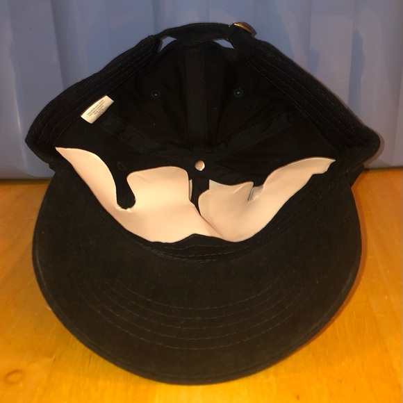 Two caps with button mask-holders. Never worn! - Picture 5 of 10